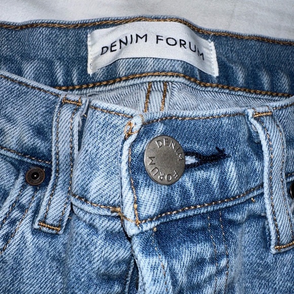 DENIM FORUM ARITZIA The Yoko High Rise Slim
High-waisted slim jeans (J4) - Picture 9 of 12